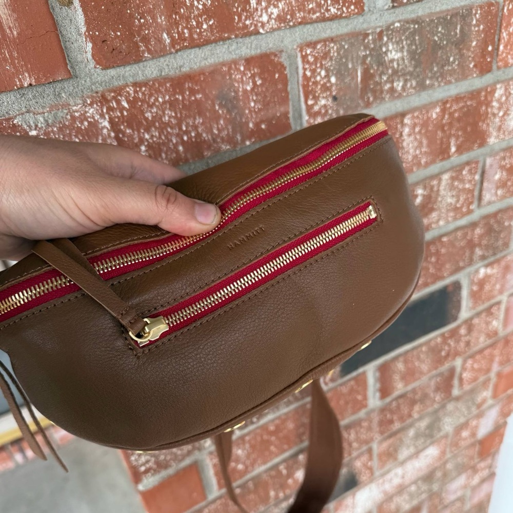 HAMMITT CHARLES CROSSBODY MEDIUM/BELT BAG
MAHOGANY BROWN